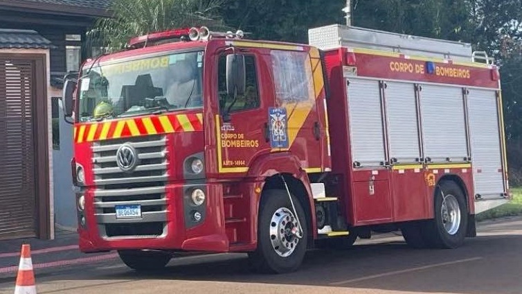 Bombeiros controlam princípio de incêndio em residência no bairro Jardim Floresta