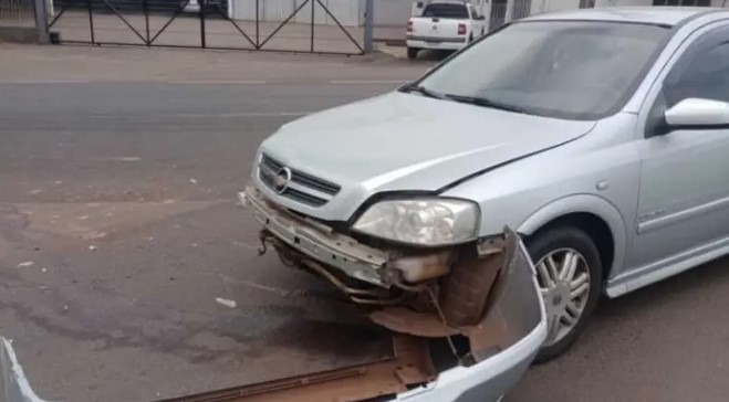 Colisão entre carros é registrada no trevo na PR-280