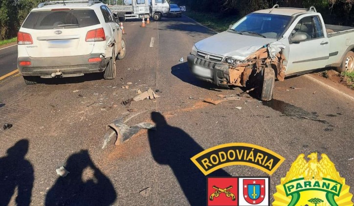 Colisão entre Strada e Sorento é registrada na PCR-158