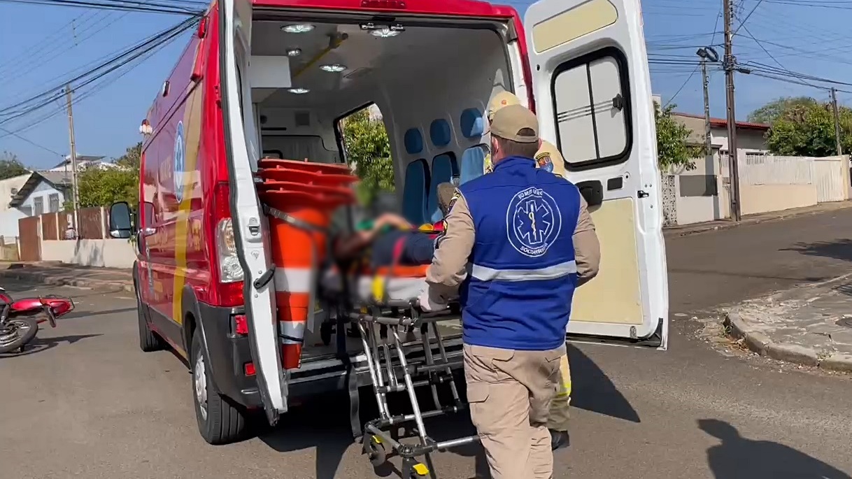 Colisão entre carro e motocicleta deixa motociclista ferido no Bairro Guanabara