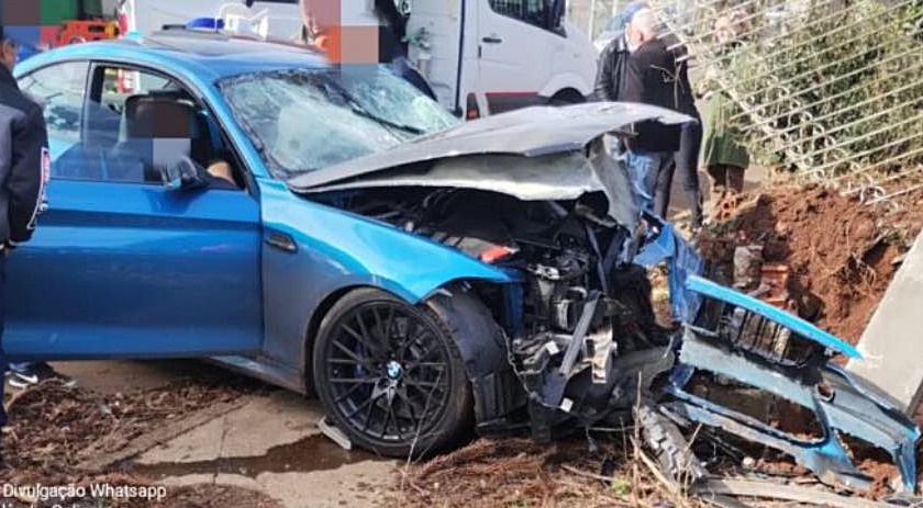 Dois homens sofrem ferimentos graves em acidente de trânsito