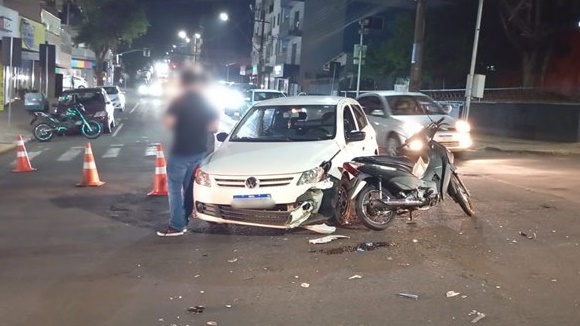 Acidente de trânsito deixa jovem ferido
