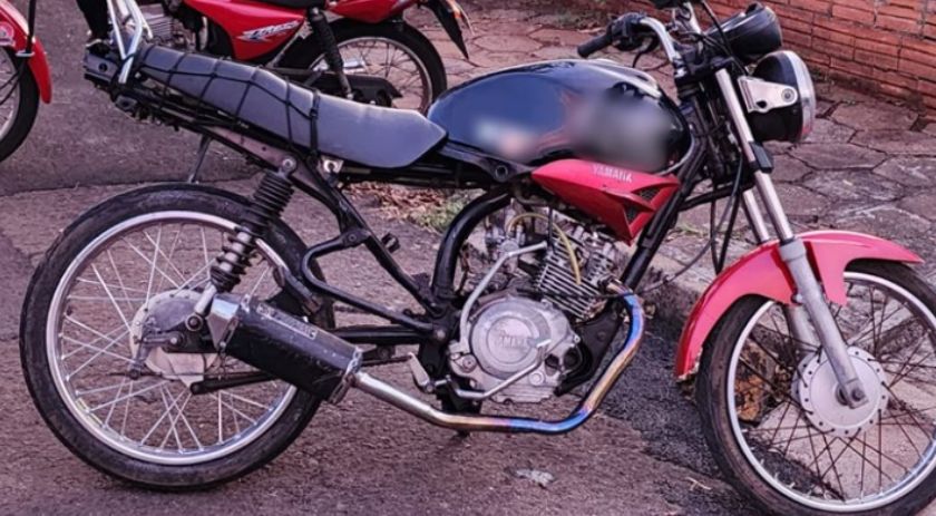 Motocicleta irregular é apreendida pela Polícia Militar em Francisco Beltrão