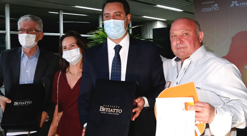 Família Betiatto recebe premiação estadual por turismo rural