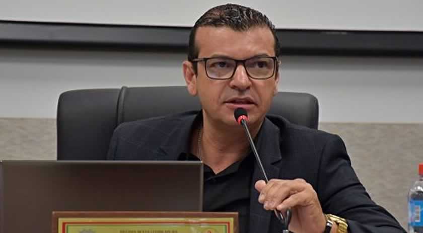 Vereador indica ao executivo obra de calçada para pedestres ao longo da Rua Waldemar Rangrab
