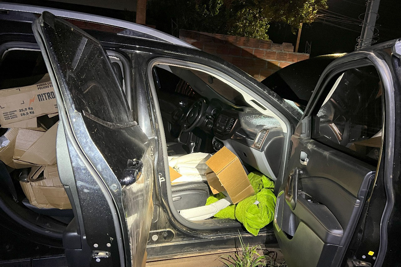 Ação do Esquadrão Antibombas: PMPR retira 237 kg de explosivos de carro em Campo Mourão