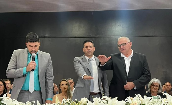 Jean Cardoso e Alvir Guyss assumem o município