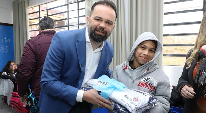 Estado vai distribuir uniformes para alunos de todas as 412 escolas de tempo integral