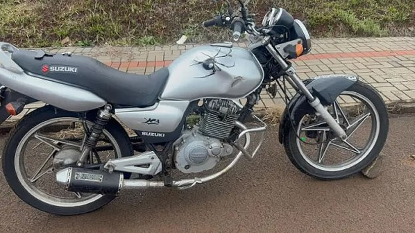 Motociclista fica ferido após sofrer queda de moto