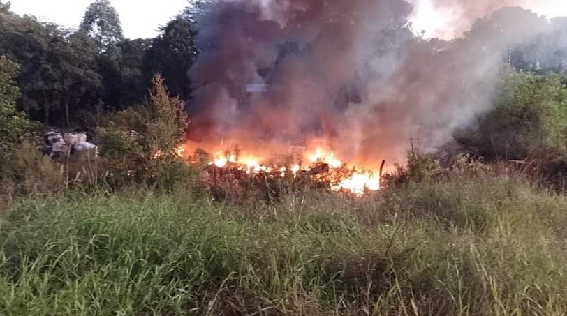 Incêndio atinge ferro velho em Renascença