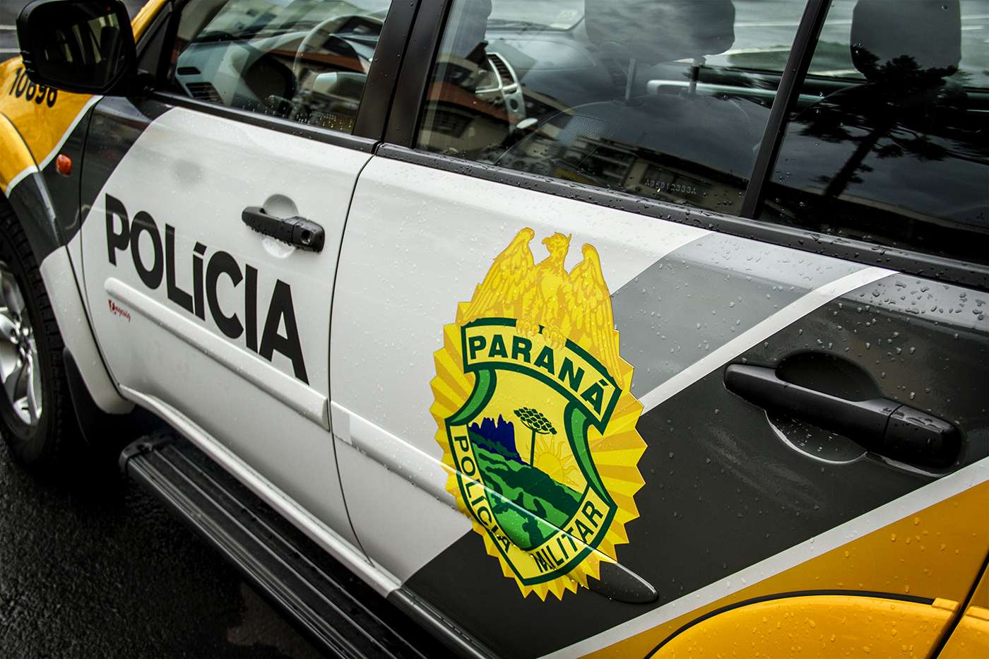 Polícia recupera veículo furtado e prende duas pessoas