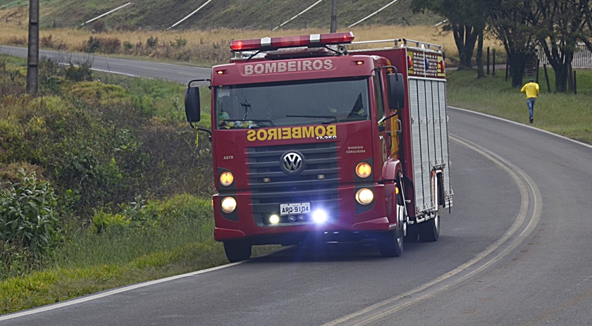 Pai morre afogado após tentar salvar as filhas no mar em SC
