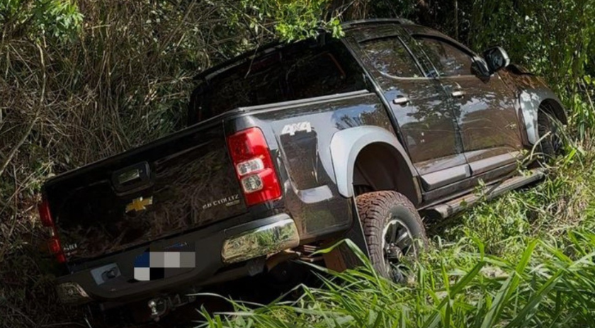 Colisão entre caminhonete e caminhão deixa feridos leves na PR-566 