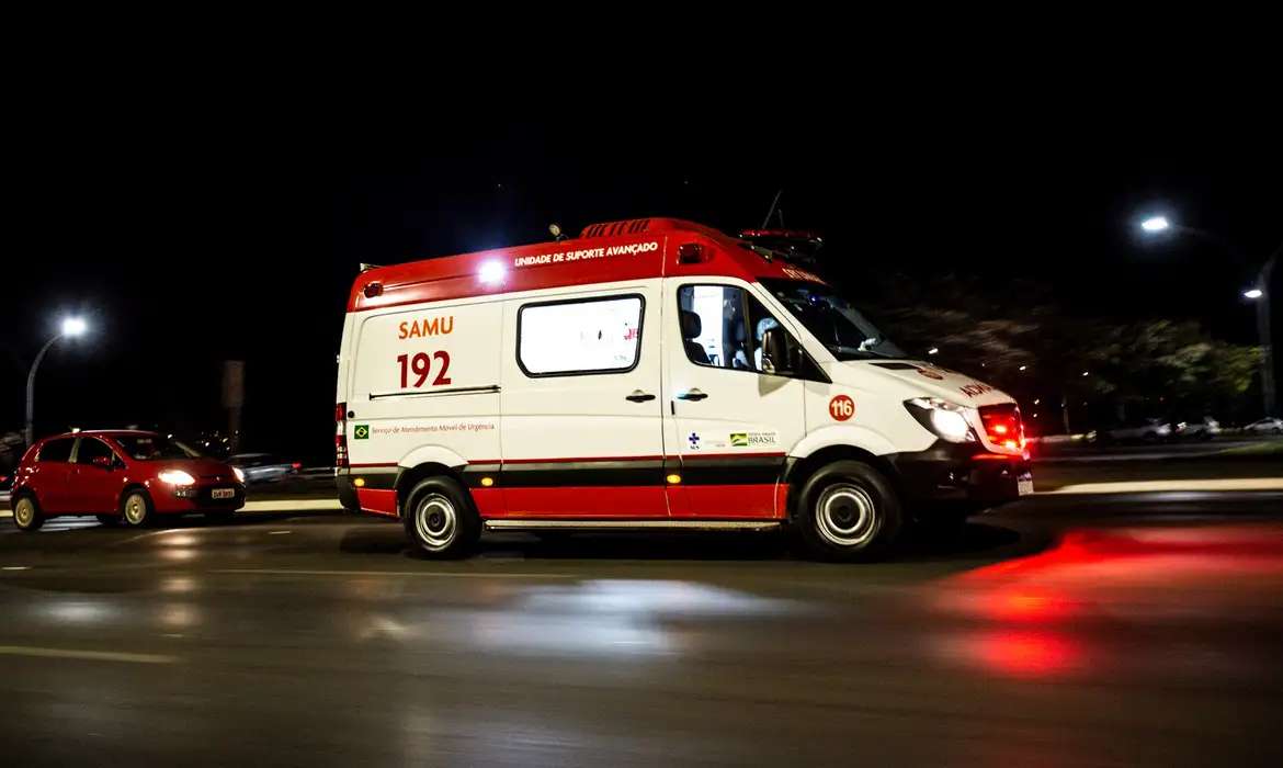 Confusão em casa noturna termina com agressão a equipe de socorro
