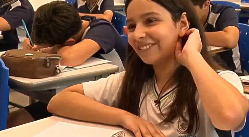 Brasileira de 11 anos cria fórmula simples para calcular raiz quadrada e sai em revista científica