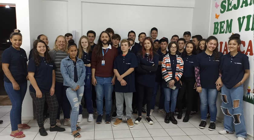 Prefeito Anderson participa de aula inaugural do Curso de Informática Básica