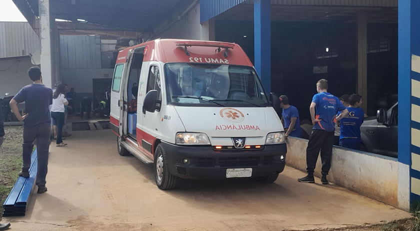 Homem fica ferido ao cair de uma altura de cerca de 10 metros