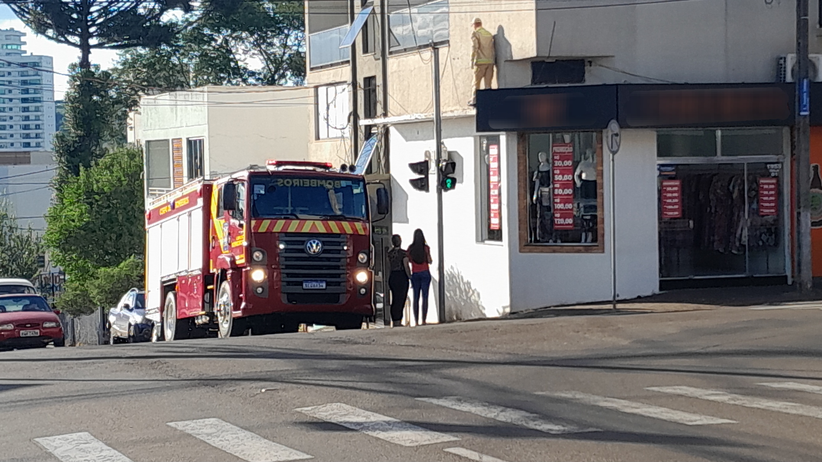 Bombeiros são acionados para salvamento de animal no centro