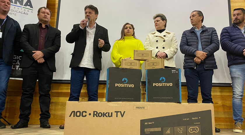 Núcleo de Educação entrega kits multimídia para 88 escolas da região