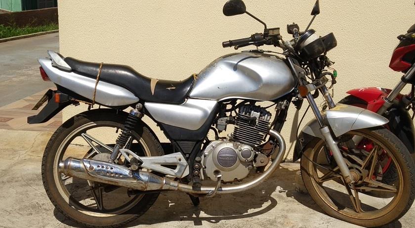 Polícia Militar recupera moto furtada em Marmeleiro