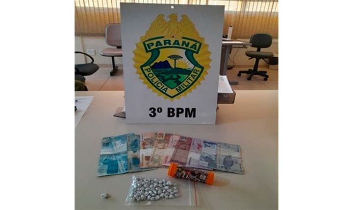 Homem é detido com mais de 60 pedras de crack