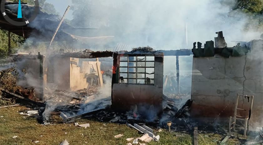 Residência pega fogo no interior de Salto do Lontra