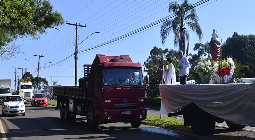 Centenas de migueloestinos participam das comemorações do dia do Colono e Motorista