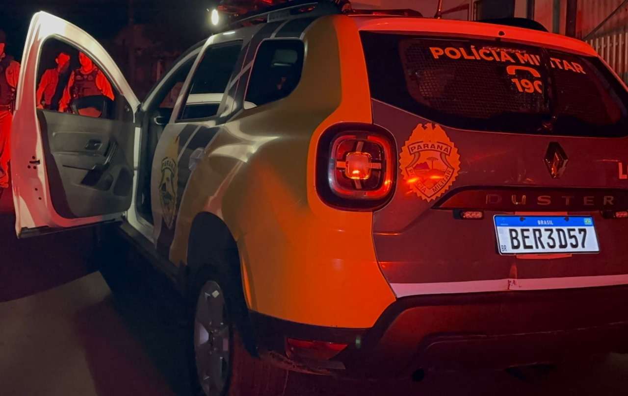 Homem com mandado por roubo e furto é preso, após resistir e desacatar policiais