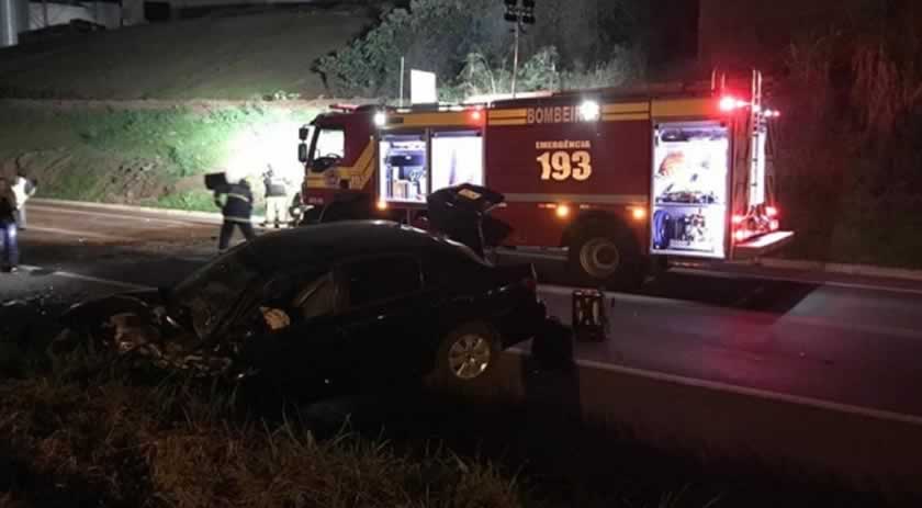 Uma pessoa morre e duas ficam feridas em grave acidente na BR-282