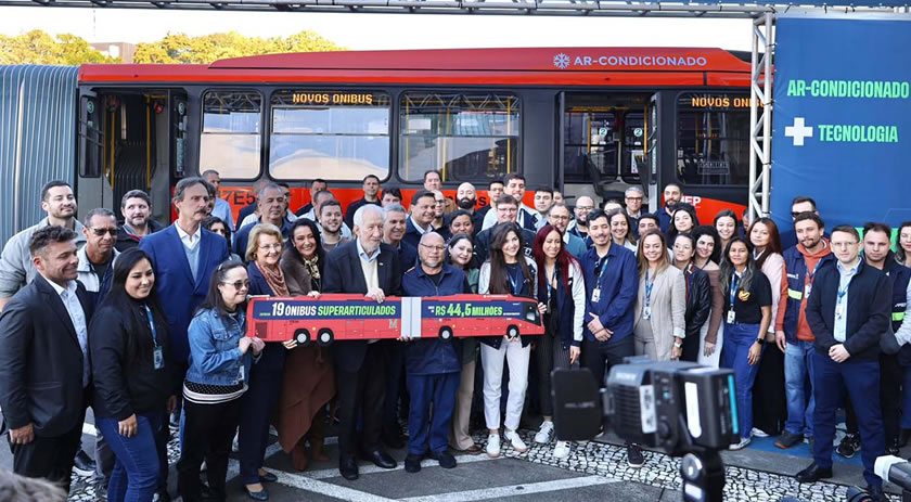 Paraná entrega primeiros ônibus superarticulados para reforçar transporte metropolitano de Curitiba