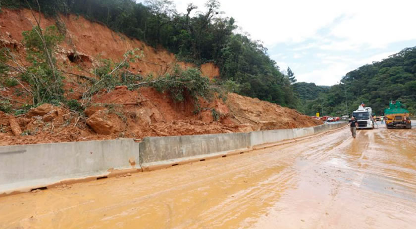 Equipes retiram 7 mil metros cúbicos de terra na BR-376 e buscas por vítimas avançam
