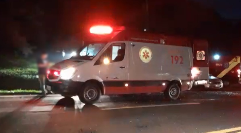Acidente com veículo e moto é registrado na PR493