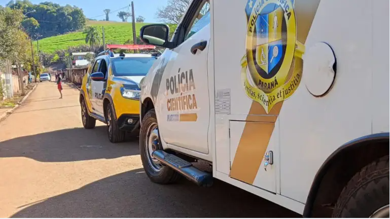 Jovem de 25 anos é morto a tiros dentro de casa