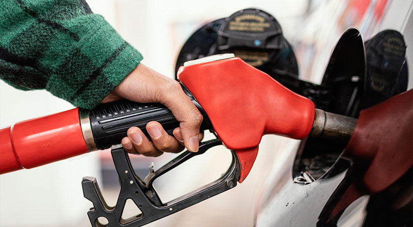 Comissão aprova regulamentação da profissão de frentista