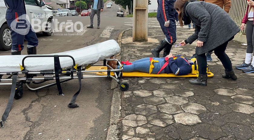 Colisão deixa mulher ferida no Vila Nova