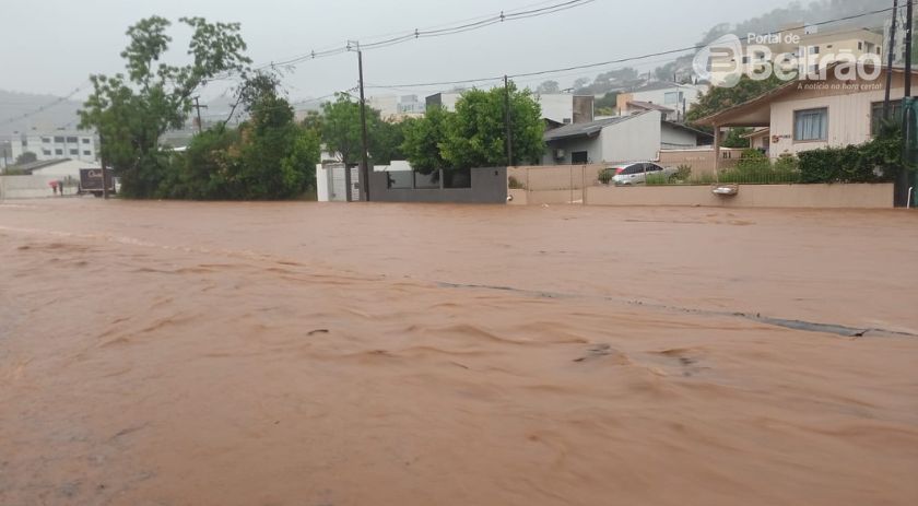 Governador em exercício decreta situação de emergência em quatro regiões por conta das chuvas