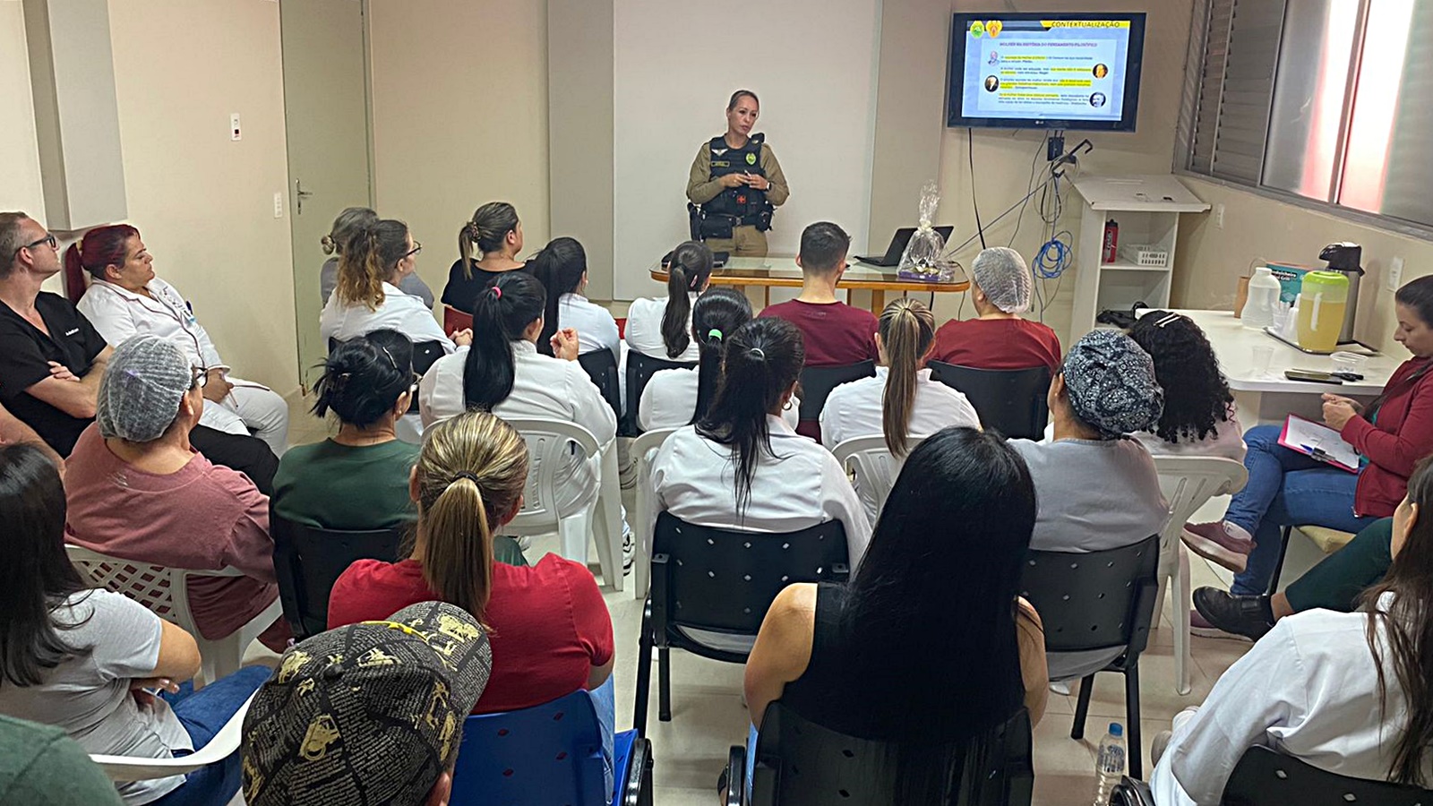 Patrulha Maria da Penha realiza palestra de conscientização sobre violência doméstica no Hospital São Francisco
