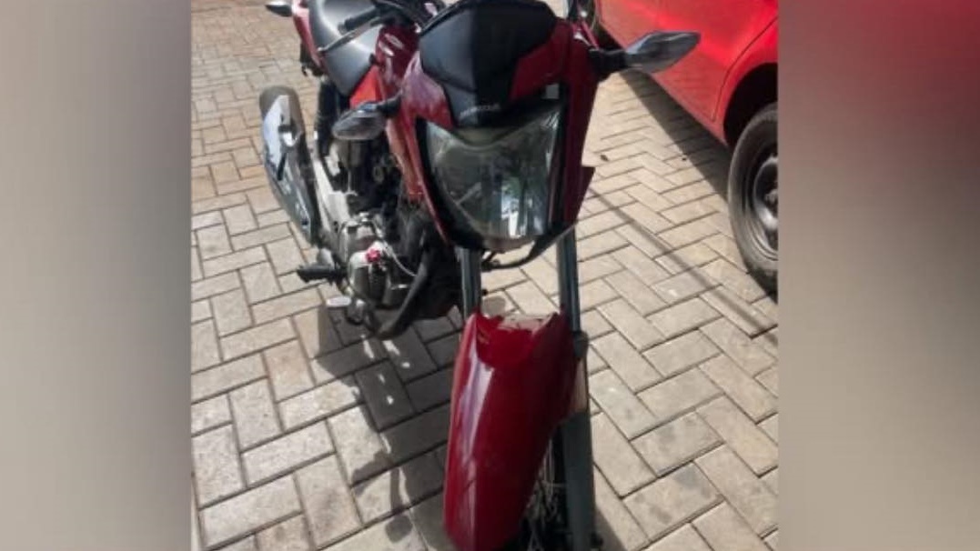 Motociclista fica ferido em colisão com carro na Rua Teresópolis
