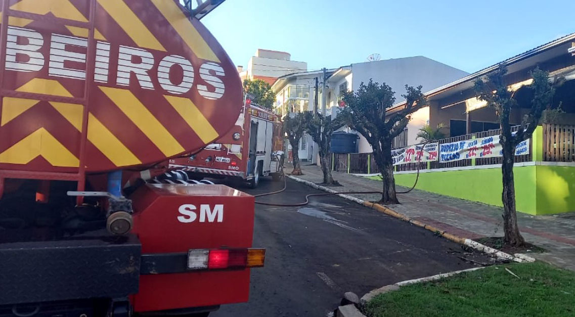 Princípio de incêndio em churrascaria mobiliza Bombeiros no centro de SMO