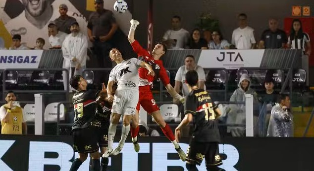 Santos domina mistão do São Paulo na Vila e volta a vencer após quatro partidas