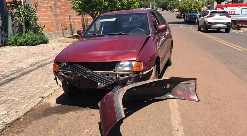 Acidente entre moto e carro é registrado no Vila Nova