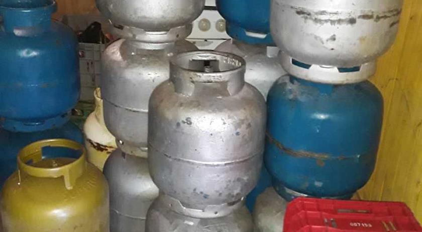 Forças de segurança apreendem produtos Argentinos num estabelecimento comercial e numa residência