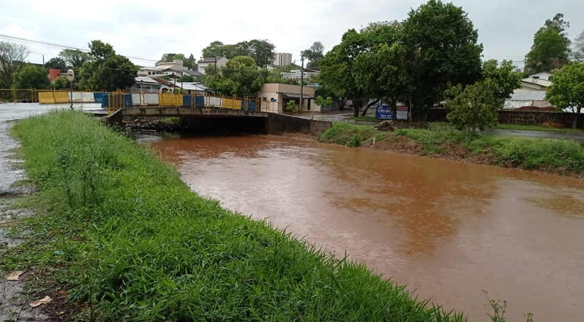 Madrugada chuvosa aumenta o nível dos rios beltronenses