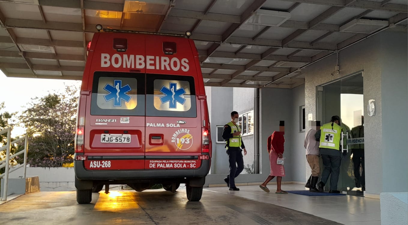 Neto fere avô com arma branca