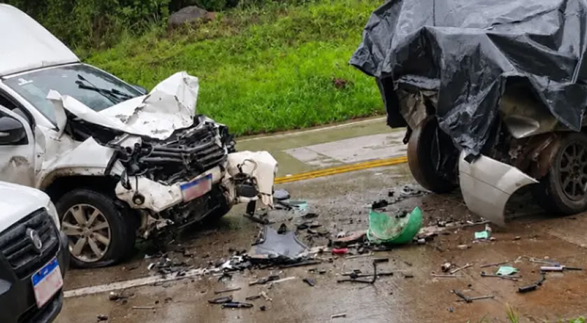 Mulher morre em grave acidente na PRC-280