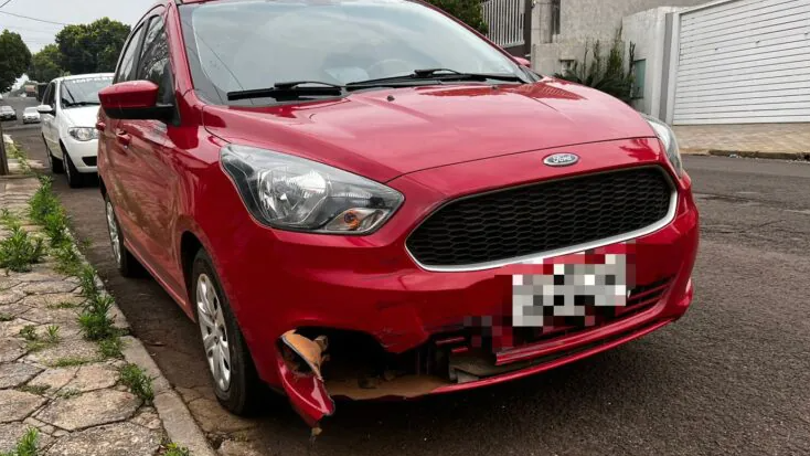 Acidente entre carro e motocicleta deixa motociclista ferido no Bairro Alvorada