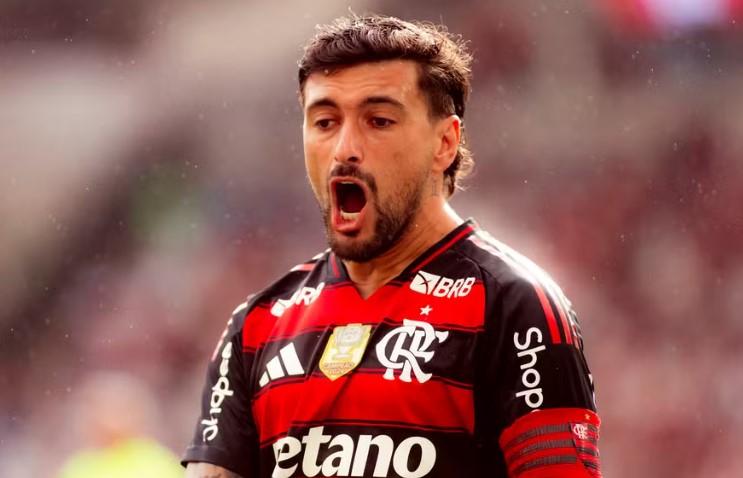 Flamengo vence, iguala pontuação do Palmeiras e acirra briga pelo título do Brasileirão