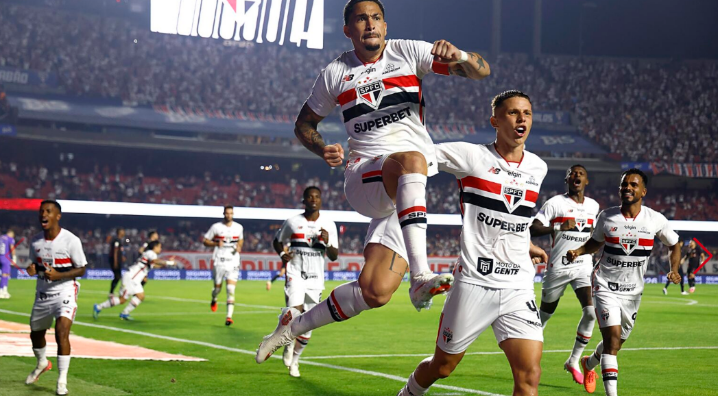 São Paulo vence o Bragantino por 2 a 1 e faz a festa da torcida no MorumBIS
