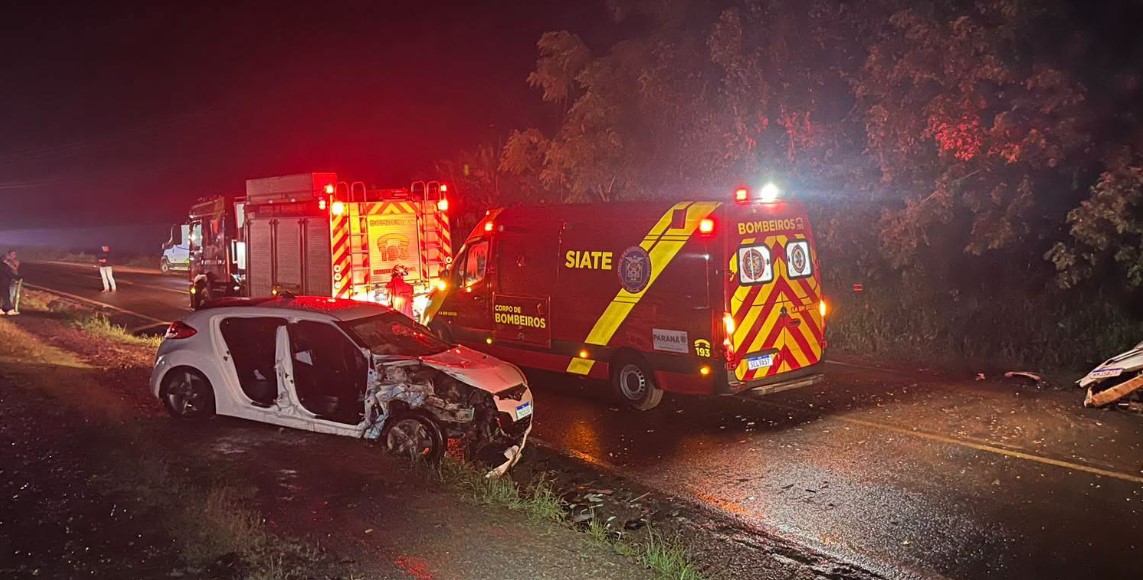 Colisão frontal entre Veloster e Gol deixa mulher gravemente ferida entre Dois Vizinhos e Verê