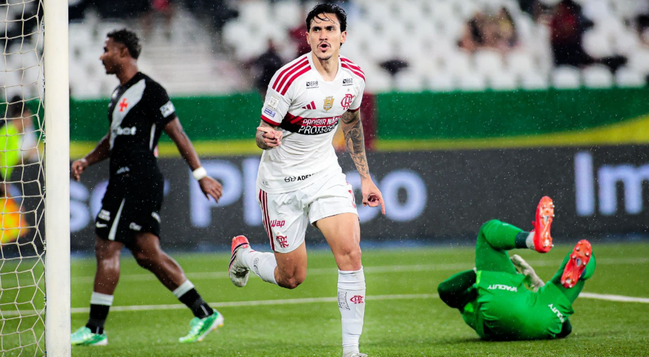 Flamengo goleia o Vasco por 4 a 1 e amplia vantagem na liderança do Brasileirão